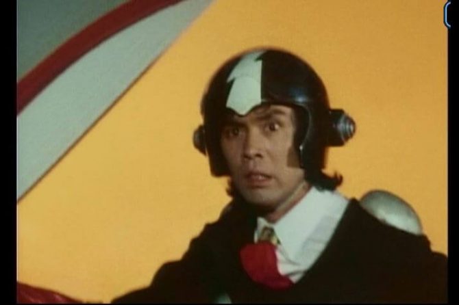イナズマンで渡五郎がヘルメットをかぶっている画像